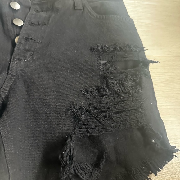 Fashion Nova Medium NWT ripped black out distressed denim shorts - Picture 4 of 5